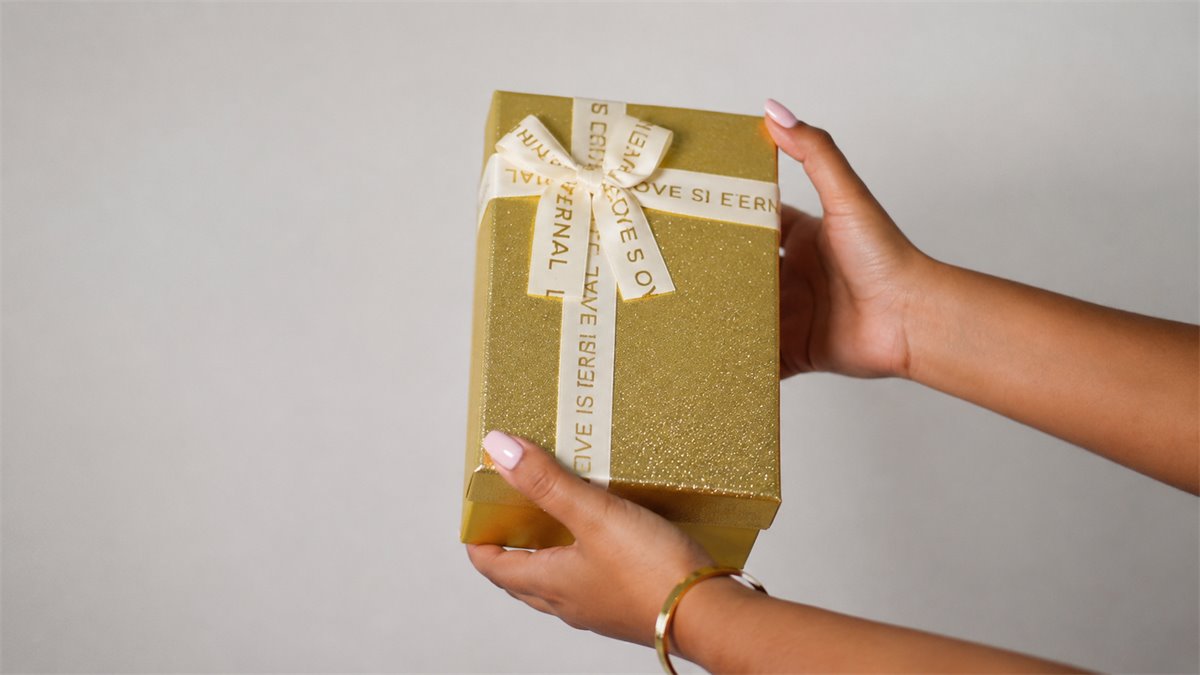 Caja regalo dorada con lazo | Almacen Floral